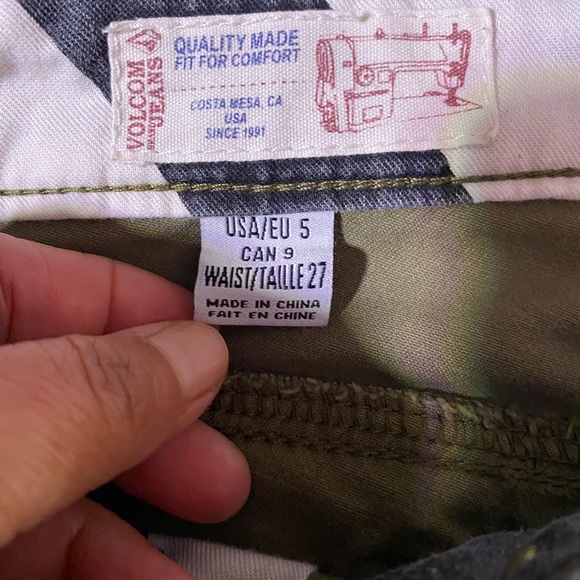 VOLCOM Jeans SIZE 5 Army Print pants - Picture 13 of 16